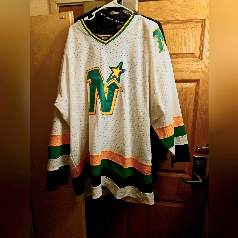 Mitchell & ness Minnesota northstars throwback jersey